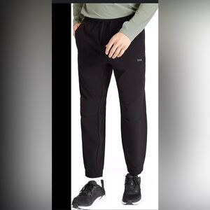 Brady Men’s Zero Weight Jogger in Black Running Outdoor Workout , size M